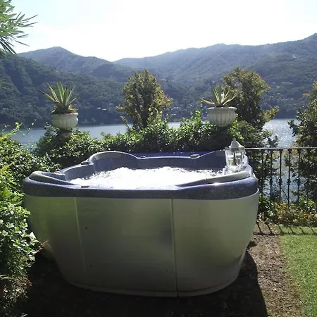 Daire Sleeps 6 With Air Con Cernobbio