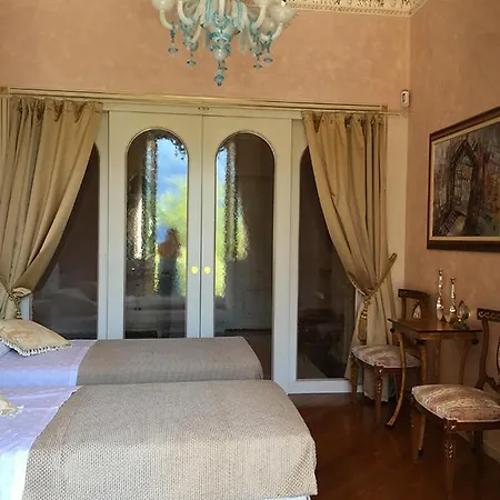 Sleeps 6 With Air Con Cernobbio