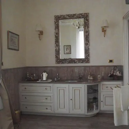 Apartment Sleeps 6 With Air Con Cernobbio