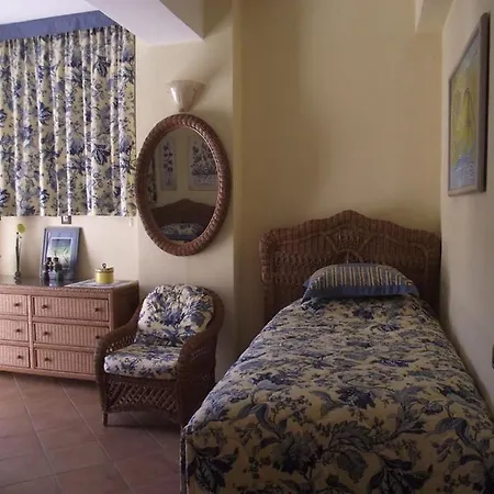 Apartment Sleeps 6 With Air Con Cernobbio